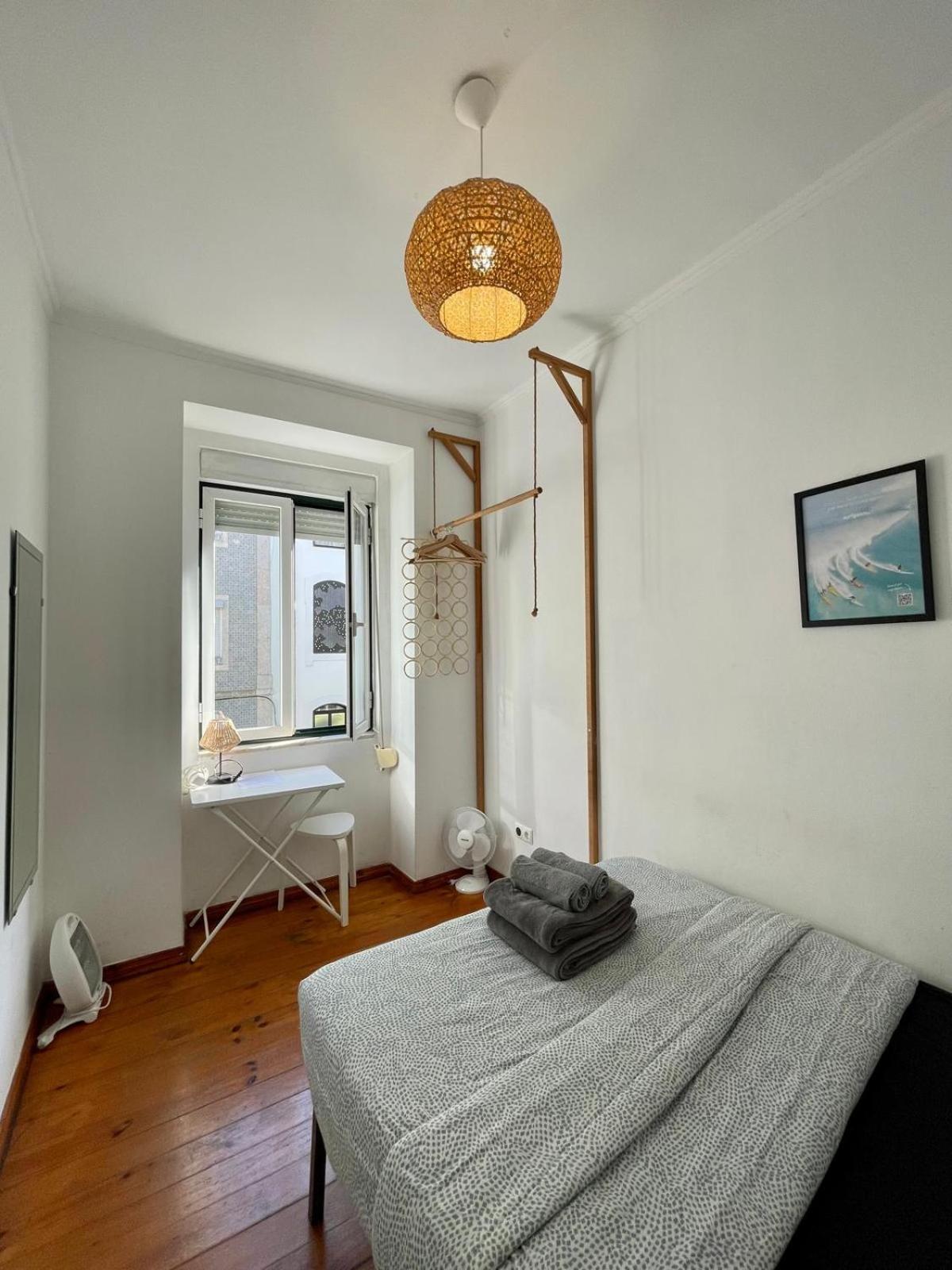 Central Lisbon Rooms In Palmira Shared Apartment For Surf Lovers Exterior foto