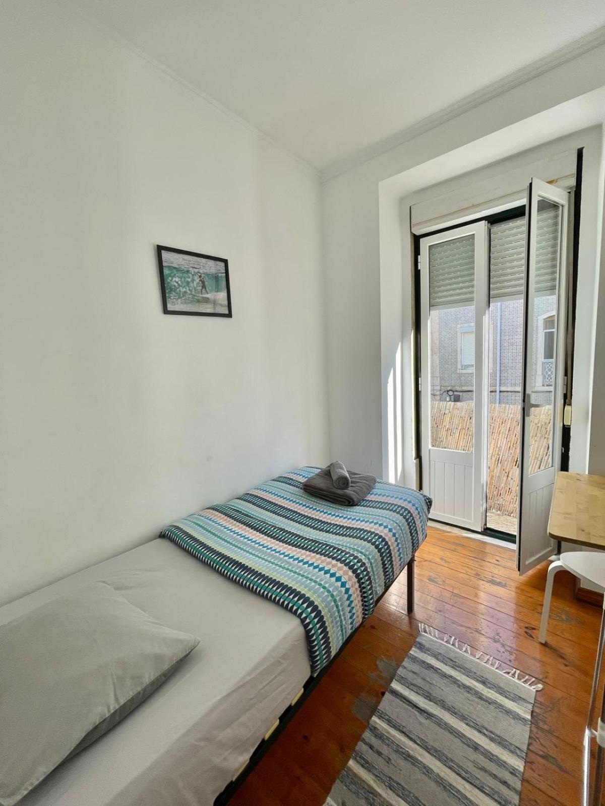 Central Lisbon Rooms In Palmira Shared Apartment For Surf Lovers Exterior foto